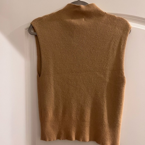 NWT Sincerely Jules Brown Sleeveless Sweater with zip-up front - Picture 2 of 5